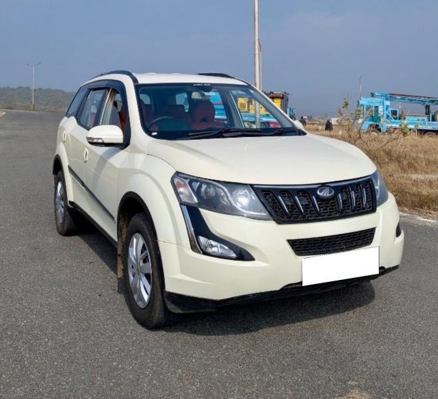 Second-hand 2015 Mahindra XUV500 W6 2WD for sale in Chikmagalur-9