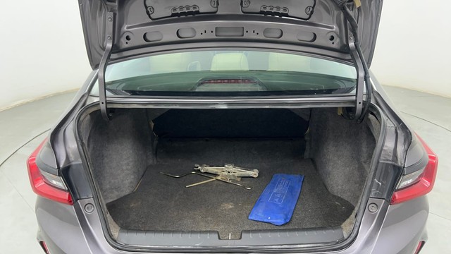 Second-hand 2021 Honda City V MT for sale in Pune-9