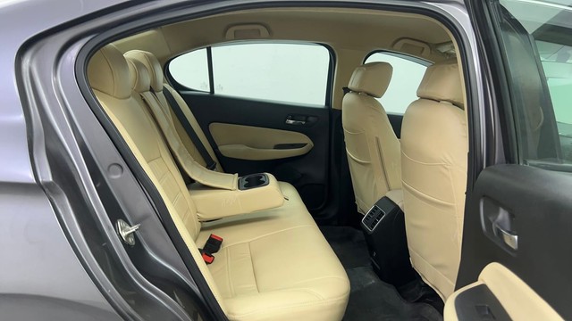 Second-hand 2021 Honda City V MT for sale in Pune-35