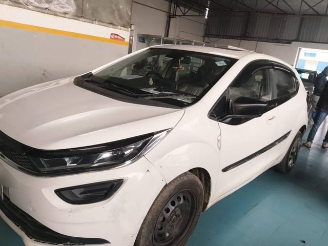 Second-hand 2023 Tata Altroz XM Plus CNG for sale in Kannauj-9