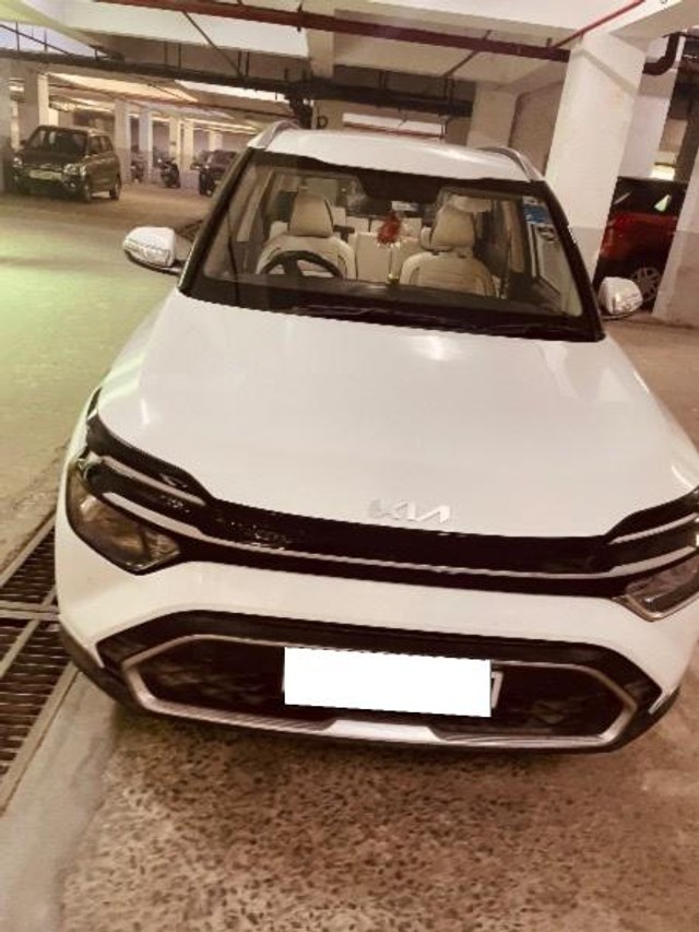 Second-hand 2023 Kia Carens Prestige for sale in Greater Noida-5