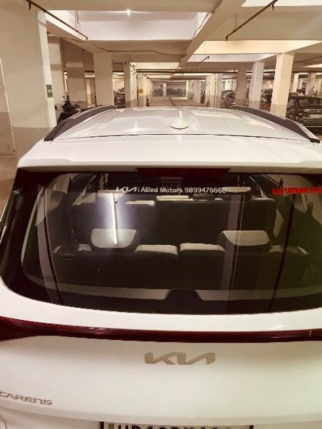 Second-hand 2023 Kia Carens Prestige for sale in Greater Noida-9