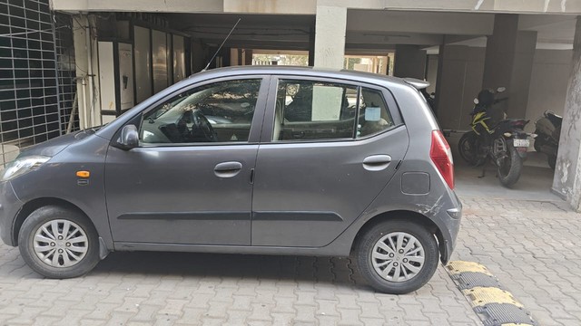 Second-hand 2015 Hyundai i10 Sportz 1.1L for sale in Surat-4