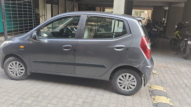 Second-hand 2015 Hyundai i10 Sportz 1.1L for sale in Surat-10