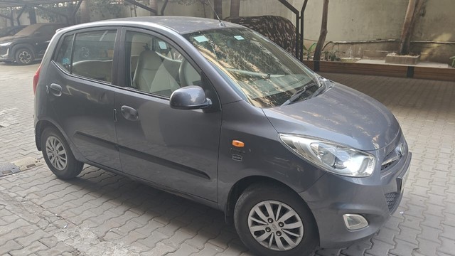 Second-hand 2015 Hyundai i10 Sportz 1.1L for sale in Surat-7