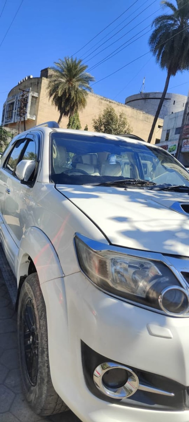 Second-hand 2015 Toyota Fortuner 4x2 Manual for sale in Indore-2