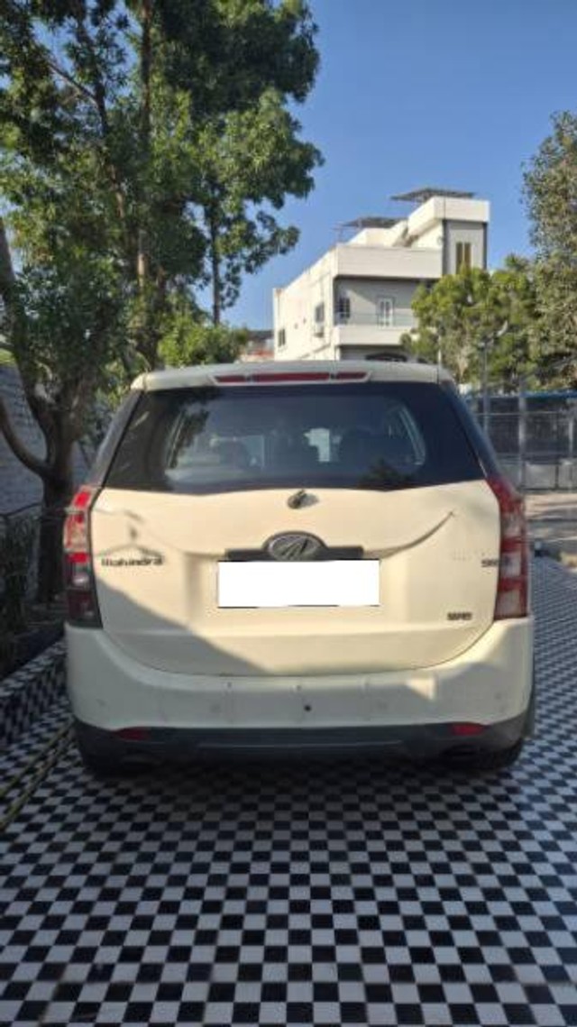 Second-hand 2015 Mahindra XUV500 W6 2WD for sale in Udaipur-5