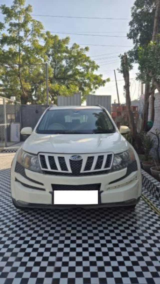 Second-hand 2015 Mahindra XUV500 W6 2WD for sale in Udaipur-3