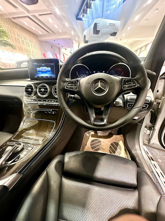 Second-hand 2018 Mercedes-Benz GLC 300 4MATIC Sport for sale in New Delhi-19