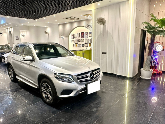 Second-hand 2018 Mercedes-Benz GLC 300 4MATIC Sport for sale in New Delhi-15