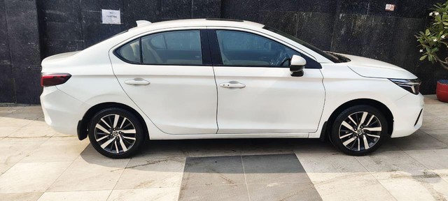 Second-hand 2022 Honda City VX CVT for sale in New Delhi