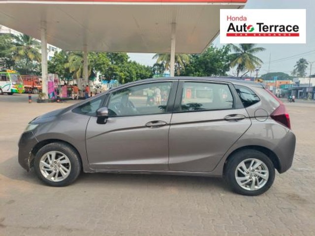 Second-hand 2016 Honda Jazz V CVT for sale in Pondicherry-5