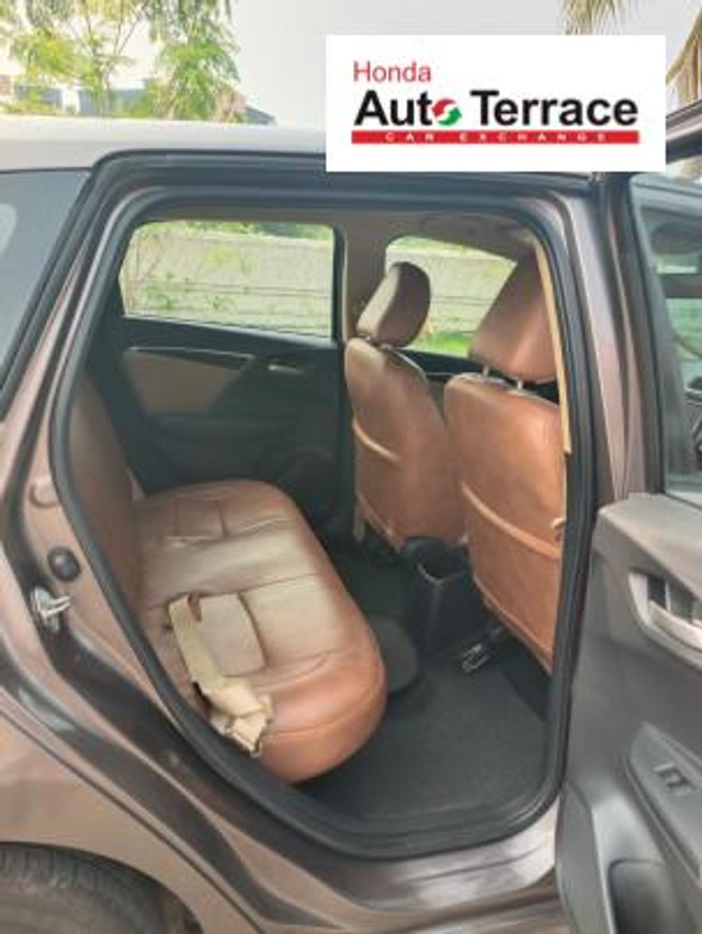 Second-hand 2016 Honda Jazz V CVT for sale in Pondicherry-12