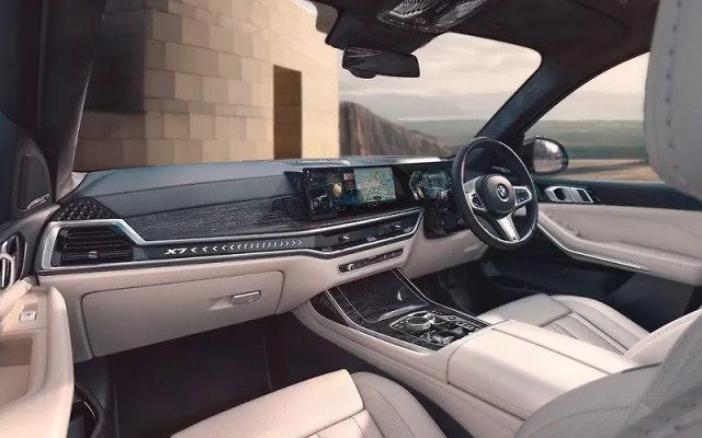 Second-hand 2024 BMW X7 xDrive40d M Sport for sale in Mumbai-3