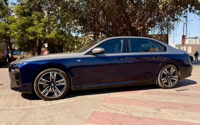 Second-hand 2024 BMW i7 xDrive60 M Sport for sale in Mumbai-6