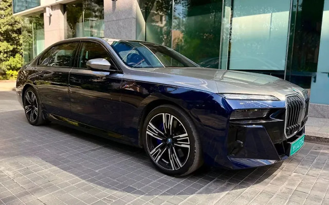 Second-hand 2024 BMW i7 xDrive60 M Sport for sale in Mumbai-0
