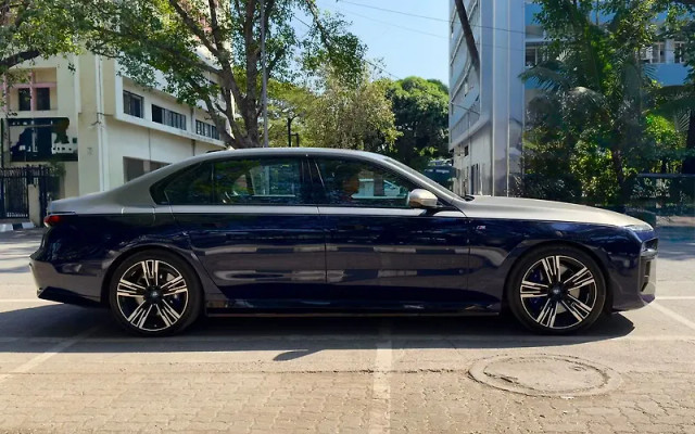 Second-hand 2024 BMW i7 xDrive60 M Sport for sale in Mumbai-1