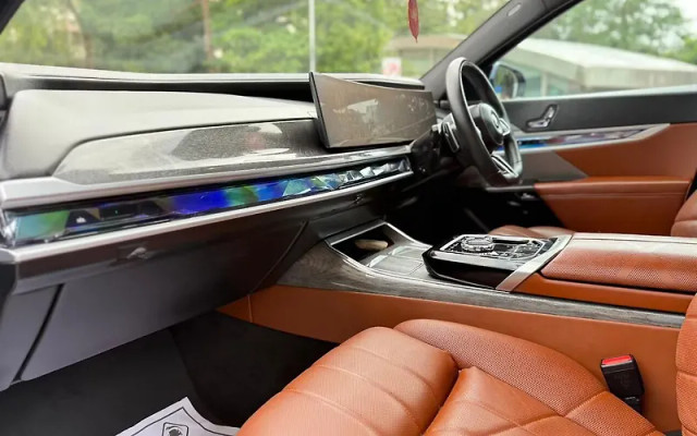 Second-hand 2024 BMW i7 xDrive60 M Sport for sale in Mumbai-3