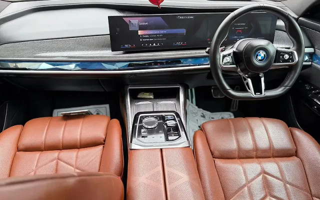 Second-hand 2024 BMW i7 xDrive60 M Sport for sale in Mumbai-4