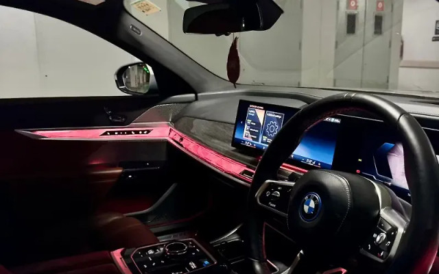 Second-hand 2023 BMW i7 xDrive60 M Sport for sale in Mumbai-3