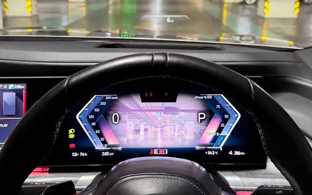 Second-hand 2023 BMW i7 xDrive60 M Sport for sale in Mumbai-6