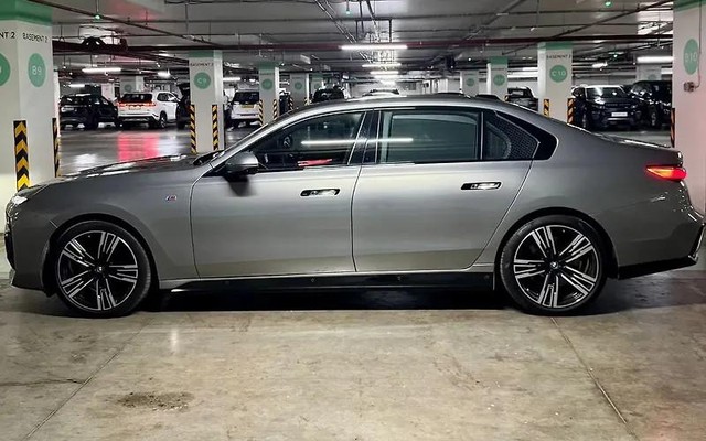Second-hand 2023 BMW i7 xDrive60 M Sport for sale in Mumbai-2