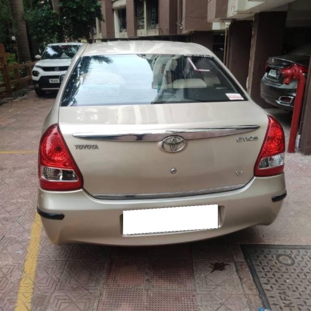 Second-hand 2011 Toyota Etios V for sale in Vasai-1