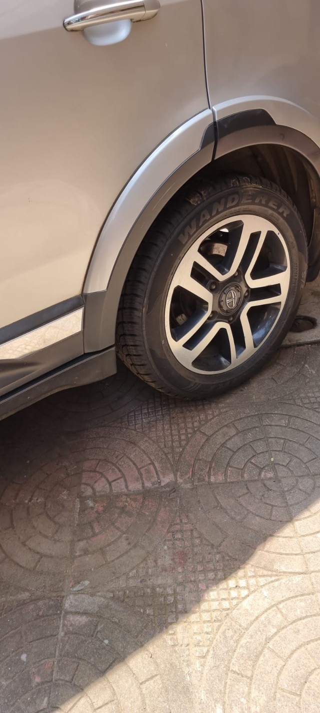 Second-hand 2017 Tata Hexa XTA for sale in Mumbai-5