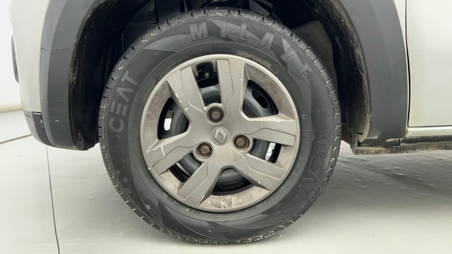 Second-hand 2017 Renault KWID 1.0 RXT AMT Opt for sale in Ahmedabad-20