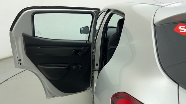 Second-hand 2017 Renault KWID 1.0 RXT AMT Opt for sale in Ahmedabad-29