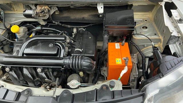 Second-hand 2017 Renault KWID 1.0 RXT AMT Opt for sale in Ahmedabad-35