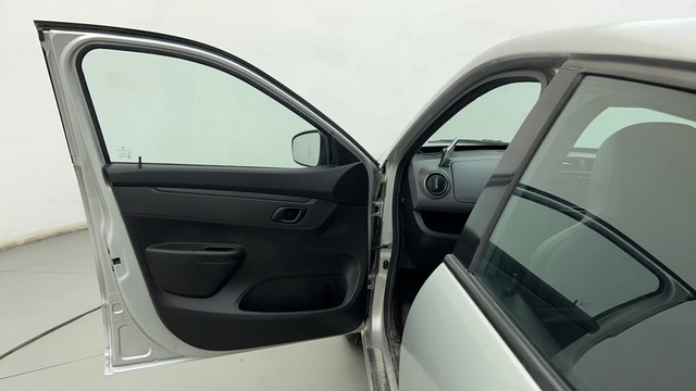 Second-hand 2017 Renault KWID 1.0 RXT AMT Opt for sale in Ahmedabad-33