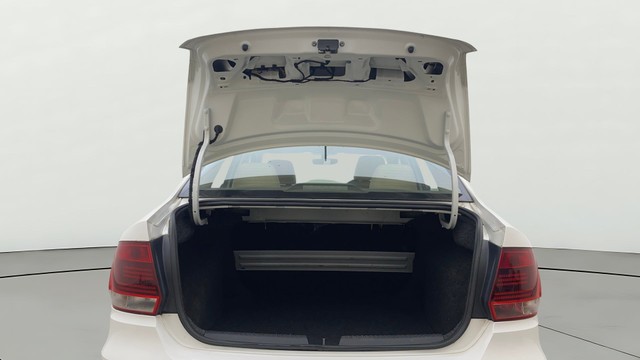 Second-hand 2018 Volkswagen Vento 1.2 Highline Plus AT 16 Alloy for sale in Hyderabad-20