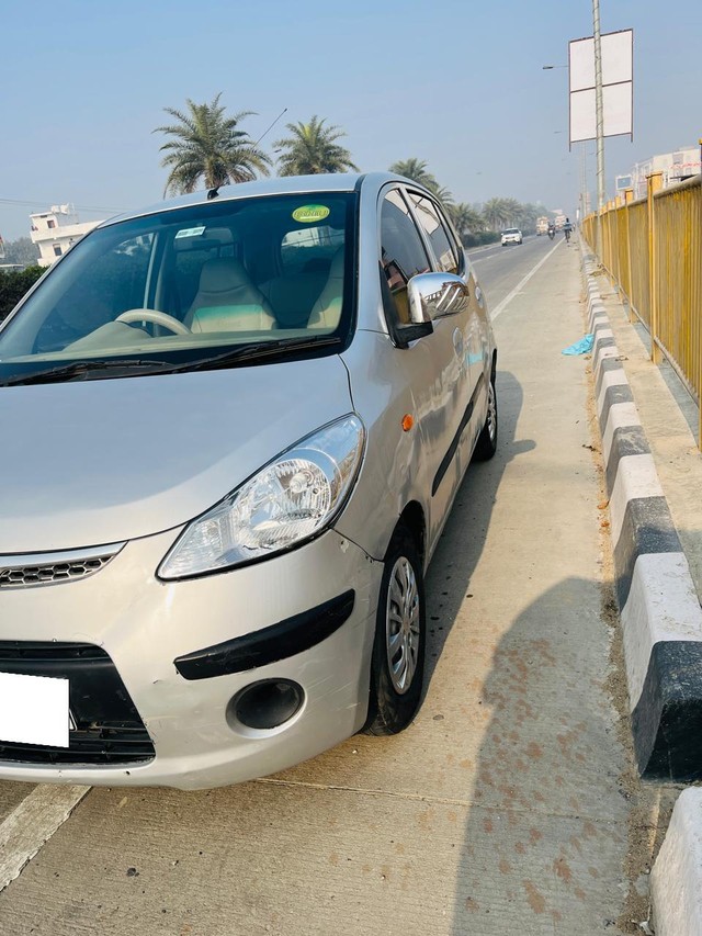 Second-hand 2009 Hyundai i10 Era for sale in Varanasi-4