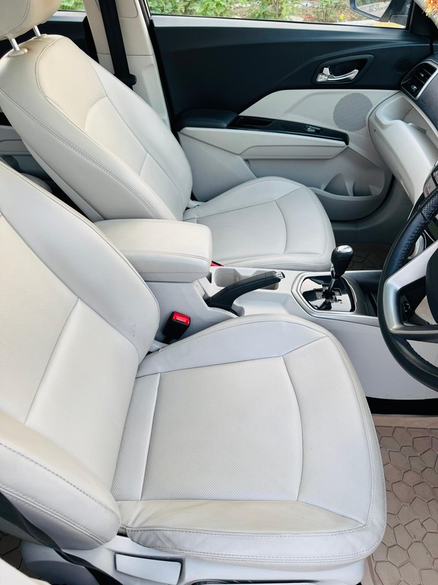 Second-hand 2022 Mahindra XUV300 W8 Diesel Sunroof BSVI for sale in Hyderabad-11