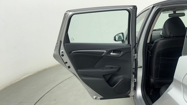 Second-hand 2016 Honda Jazz VX for sale in Pune-32