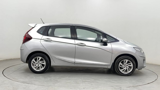 Second-hand 2016 Honda Jazz VX for sale in Pune-2