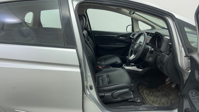 Second-hand 2016 Honda Jazz VX for sale in Pune-15