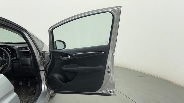 Second-hand 2016 Honda Jazz VX for sale in Pune-16