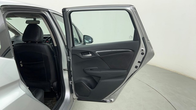 Second-hand 2016 Honda Jazz VX for sale in Pune-34