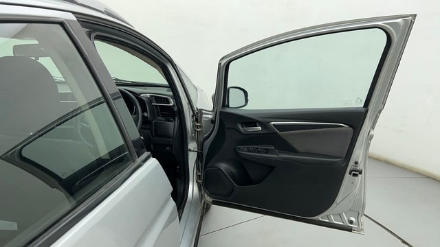 Second-hand 2017 Honda WR-V i-VTEC VX for sale in Ahmedabad-16