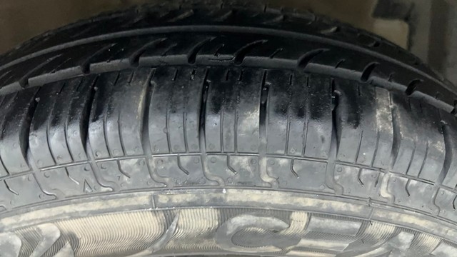 Second-hand 2013 Maruti Swift LXi for sale in Ahmedabad-37