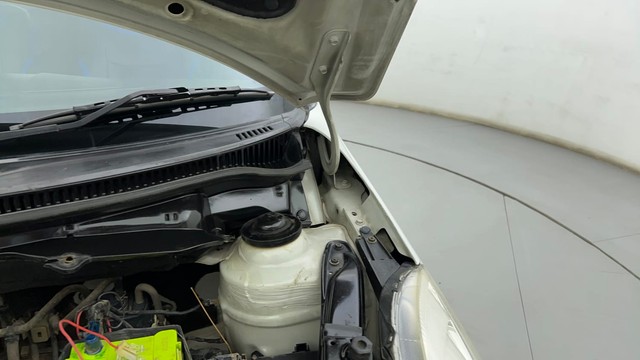 Second-hand 2013 Maruti Swift LXi for sale in Ahmedabad-39