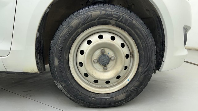 Second-hand 2013 Maruti Swift LXi for sale in Ahmedabad-17