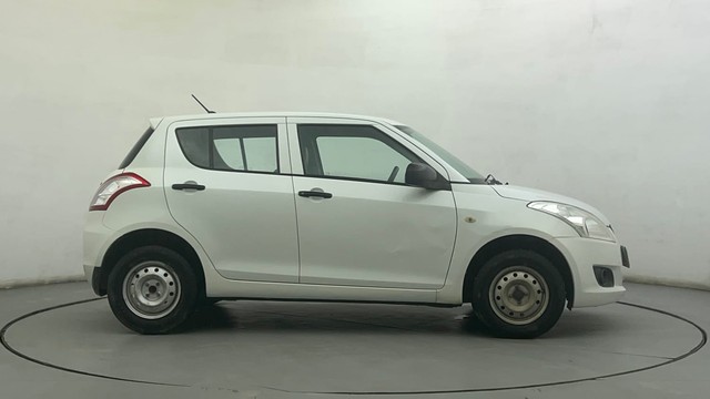 Second-hand 2013 Maruti Swift LXi for sale in Ahmedabad-2