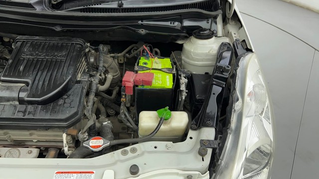 Second-hand 2013 Maruti Swift LXi for sale in Ahmedabad-30