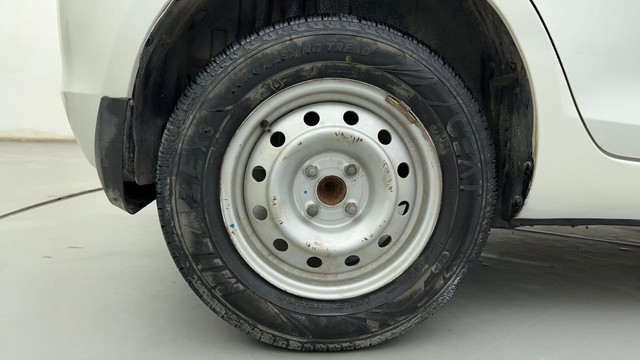 Second-hand 2013 Maruti Swift LXi for sale in Ahmedabad-18