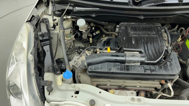 Second-hand 2013 Maruti Swift LXi for sale in Ahmedabad-34