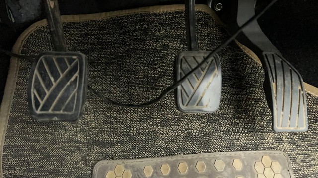 Second-hand 2013 Maruti Swift LXi for sale in Ahmedabad-14