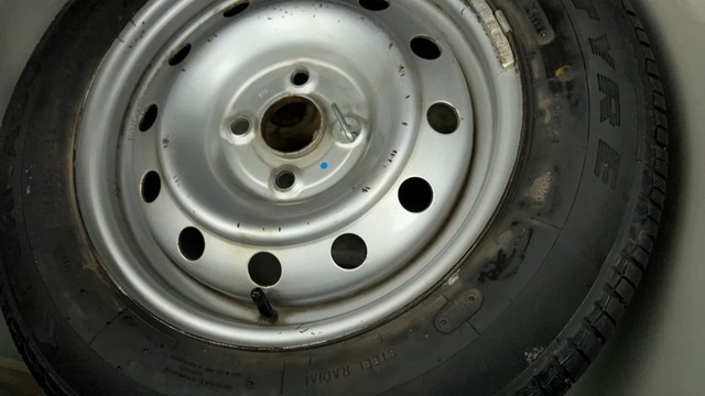 Second-hand 2013 Maruti Swift LXi for sale in Ahmedabad-21